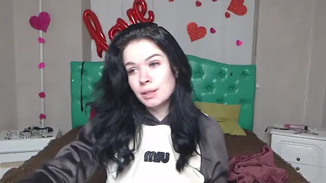 Snapshot of JasmineKouch chatting on 02.13.26 JasmineKouch online show from 02.13.26