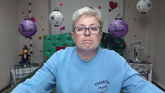 EmiliaGree online show from 10.24.25