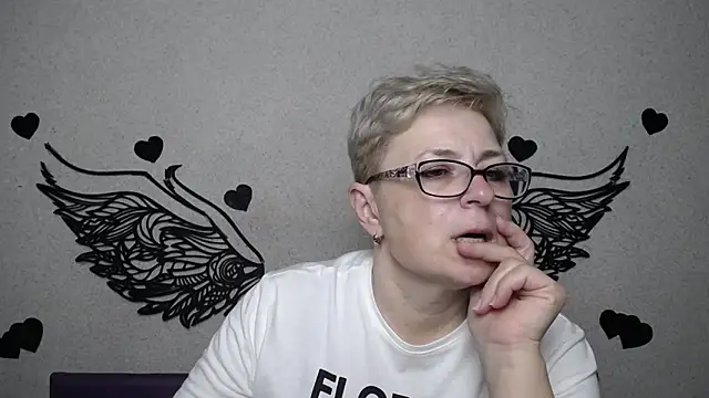 Snapshot of EmiliaGree chatting on 03.27.26 EmiliaGree online show from 03.27.26