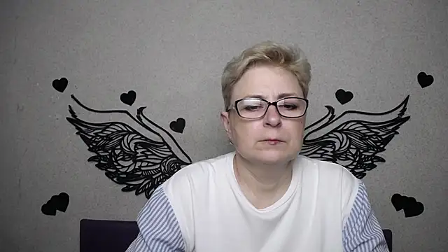Snapshot of EmiliaGree chatting on 04.01.26 EmiliaGree online show from 04.01.26
