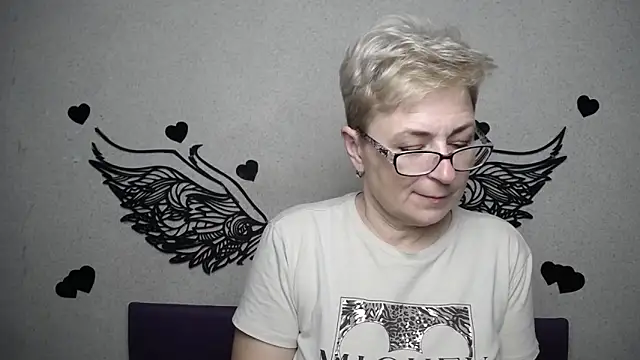 Snapshot of EmiliaGree chatting on 04.04.26 EmiliaGree online show from 04.04.26