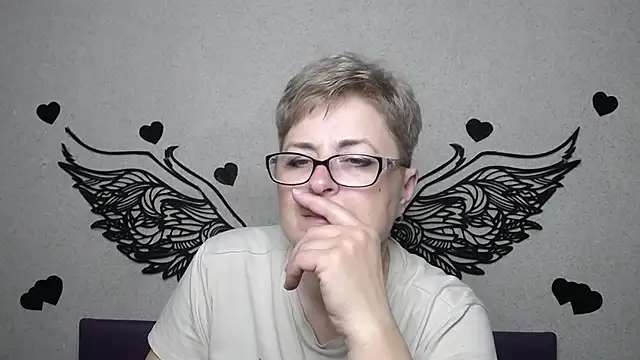 Snapshot of EmiliaGree chatting on 04.15.26 EmiliaGree online show from 04.15.26