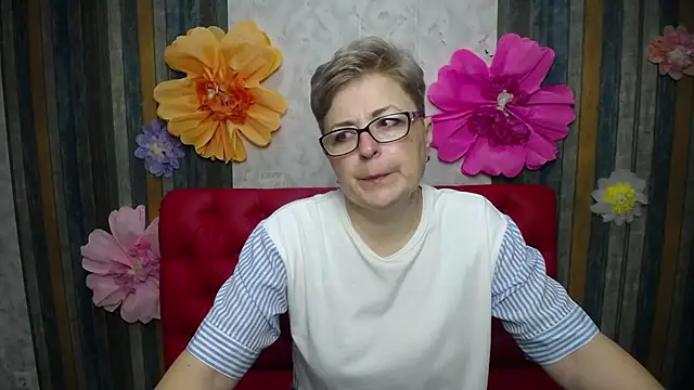 Snapshot of EmiliaGree chatting on 04.16.26 EmiliaGree online show from 04.16.26