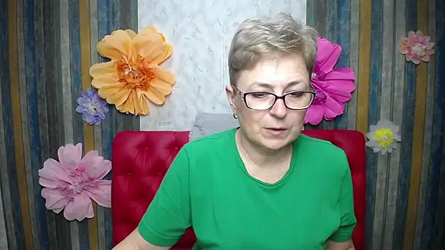 Snapshot of EmiliaGree chatting on 04.18.26 EmiliaGree online show from 04.18.26