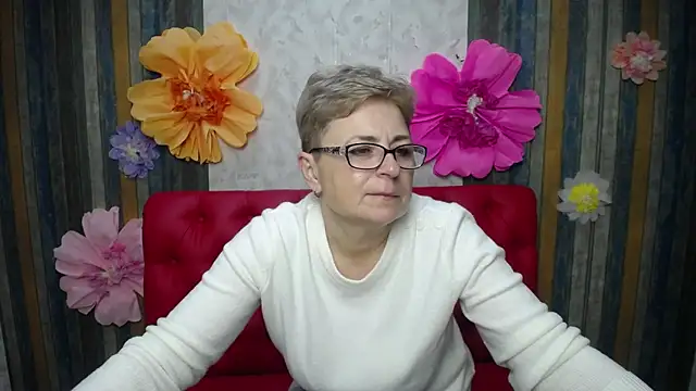Snapshot of EmiliaGree chatting on 04.19.26 EmiliaGree online show from 04.19.26