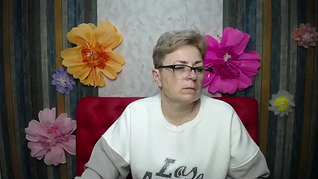 Snapshot of EmiliaGree chatting on 04.22.26 EmiliaGree online show from 04.22.26