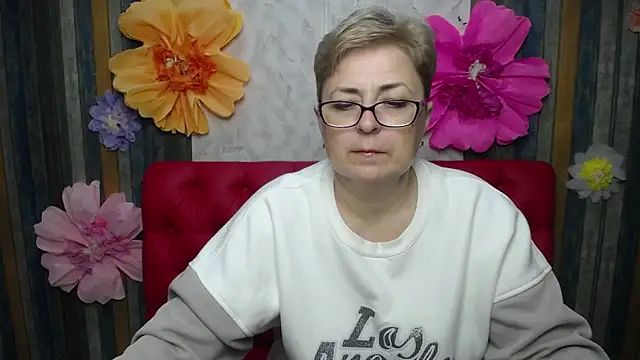 Snapshot of EmiliaGree chatting on 04.25.26 EmiliaGree online show from 04.25.26