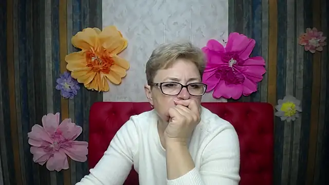 Snapshot of EmiliaGree chatting on 04.28.26 EmiliaGree online show from 04.28.26