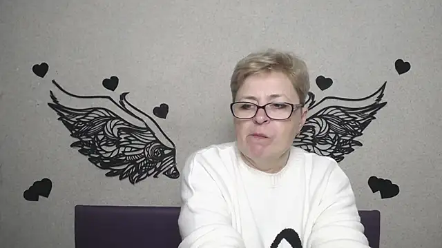Snapshot of EmiliaGree chatting on 04.30.26 EmiliaGree online show from 04.30.26