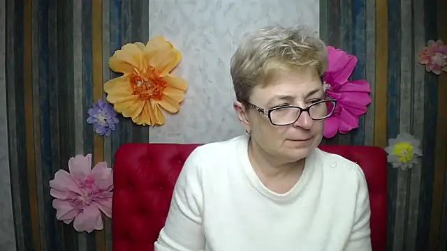 Snapshot of EmiliaGree chatting on 05.05.26 EmiliaGree online show from 05.05.26