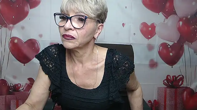 Snapshot of EllaBonito chatting on 05.19.26 EllaBonito online show from 05.19.26