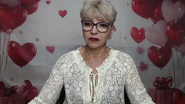 Snapshot of EllaBonito chatting on 05.24.26 EllaBonito online show from 05.24.26