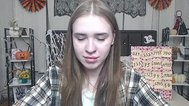 LauraHlot online show from 10.25.25