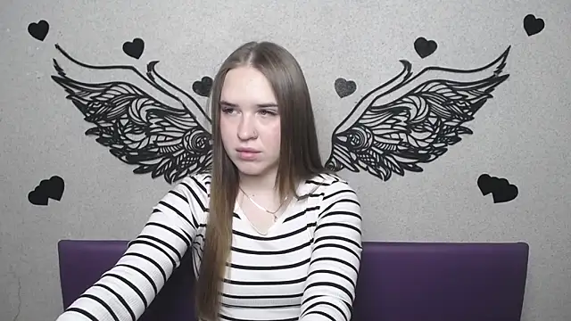 Snapshot of LauraHlot chatting on 04.18.26 LauraHlot online show from 04.18.26