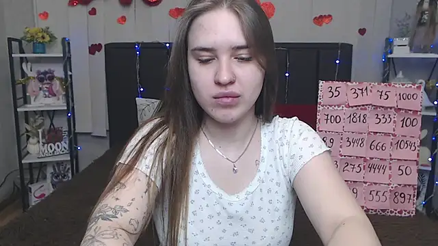 Snapshot of LauraHlot chatting on 05.21.26 LauraHlot online show from 05.21.26