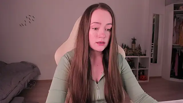 WalkingGirl online show from 12.02.25