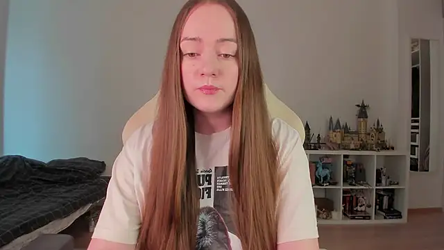 WalkingGirl online show from 03.20.26