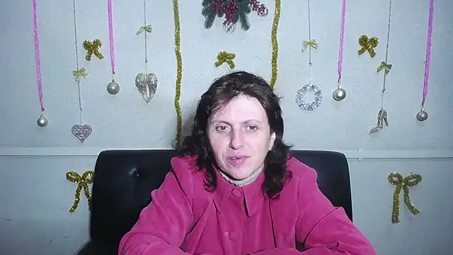 Snapshot of LuciaMii chatting on 12.19.24 LuciaMii online show from 12.19.24
