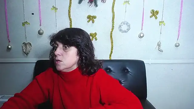 Snapshot of LuciaMii chatting on 12.27.24 LuciaMii online show from 12.27.24