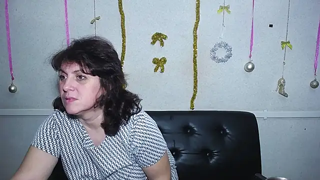 Snapshot of LuciaMii chatting on 01.12.25 LuciaMii online show from 01.12.25