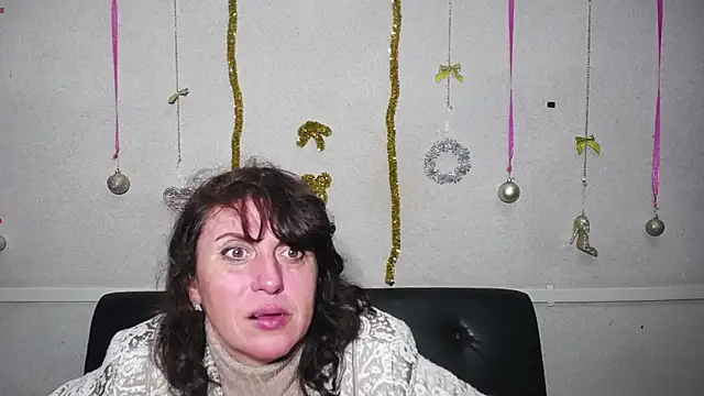 Snapshot of LuciaMii chatting on 01.14.25 LuciaMii online show from 01.14.25