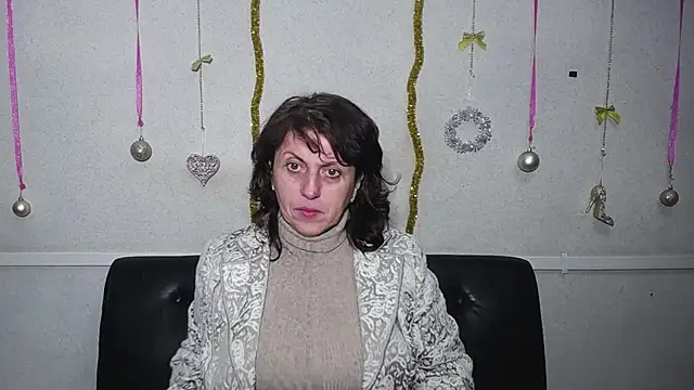 Snapshot of LuciaMii chatting on 01.16.25 LuciaMii online show from 01.16.25