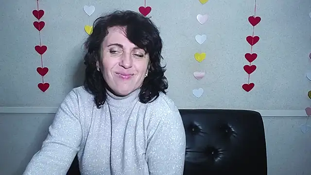 Snapshot of LuciaMii chatting on 01.25.25 LuciaMii online show from 01.25.25