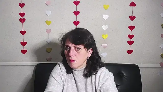 Snapshot of LuciaMii chatting on 01.26.25 LuciaMii online show from 01.26.25