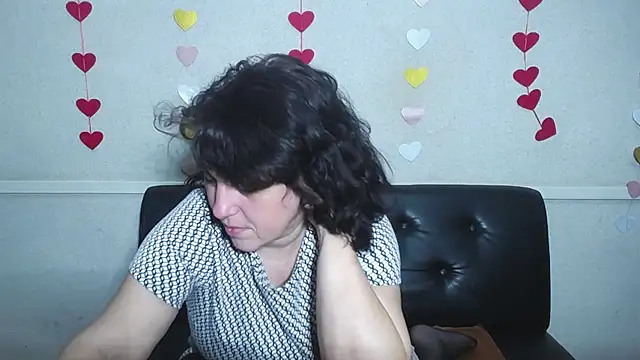 Snapshot of LuciaMii chatting on 01.27.25 LuciaMii online show from 01.27.25