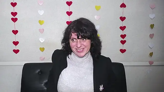Snapshot of LuciaMii chatting on 01.30.25 LuciaMii online show from 01.30.25