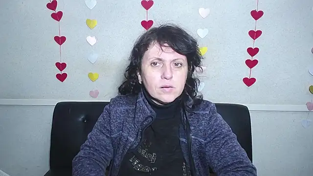 Snapshot of LuciaMii chatting on 02.05.25 LuciaMii online show from 02.05.25