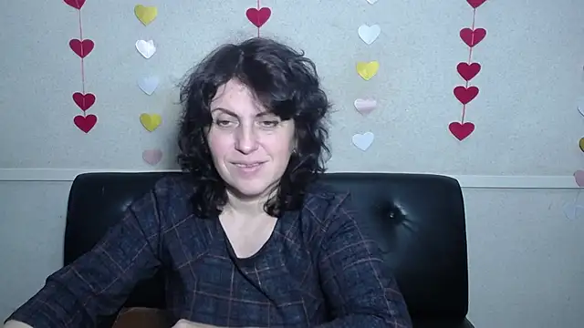 Snapshot of LuciaMii chatting on 02.05.25 LuciaMii online show from 02.05.25