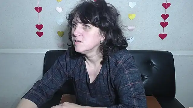 Snapshot of LuciaMii chatting on 02.07.25 LuciaMii online show from 02.07.25