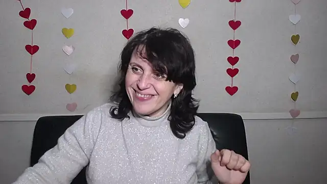 Snapshot of LuciaMii chatting on 02.11.25 LuciaMii online show from 02.11.25