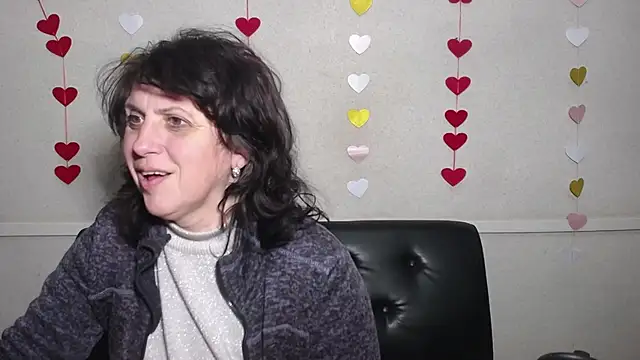 Snapshot of LuciaMii chatting on 02.12.25 LuciaMii online show from 02.12.25