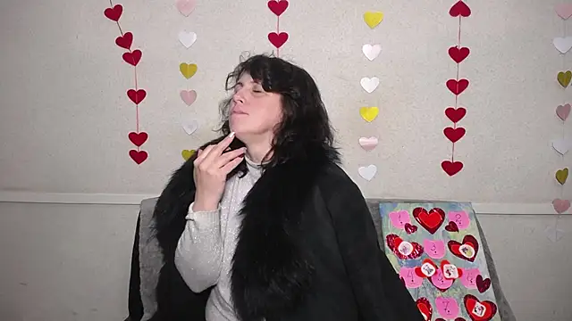 Snapshot of LuciaMii chatting on 02.14.25 LuciaMii online show from 02.14.25