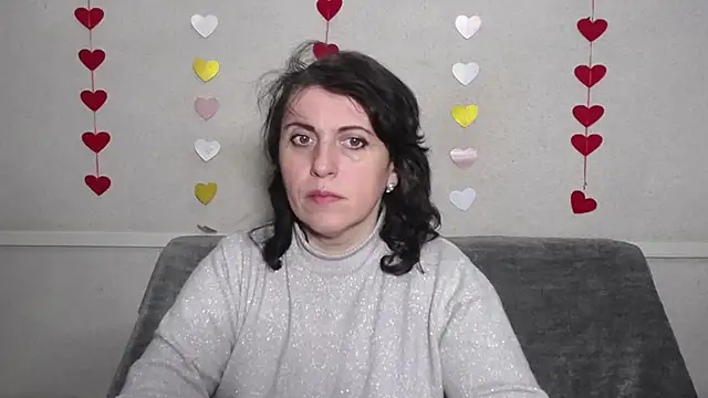 Snapshot of LuciaMii chatting on 02.16.25 LuciaMii online show from 02.16.25