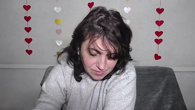 Snapshot of LuciaMii chatting on 02.16.25 LuciaMii online show from 02.16.25