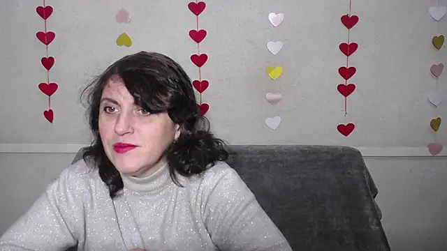 Snapshot of LuciaMii chatting on 02.17.25 LuciaMii online show from 02.17.25