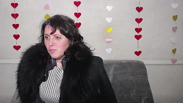 Snapshot of LuciaMii chatting on 02.18.25 LuciaMii online show from 02.18.25