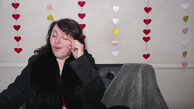 Snapshot of LuciaMii chatting on 02.18.25 LuciaMii online show from 02.18.25