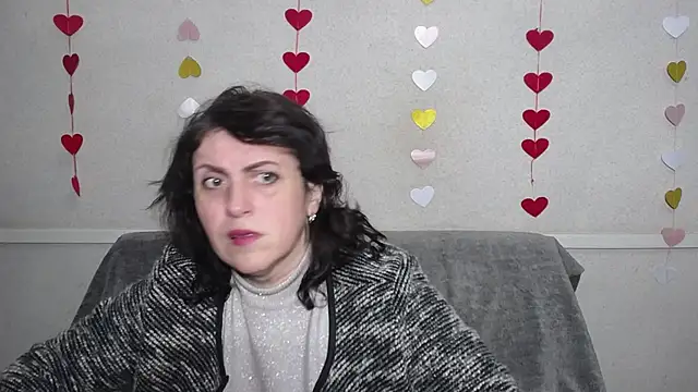 Snapshot of LuciaMii chatting on 02.19.25 LuciaMii online show from 02.19.25