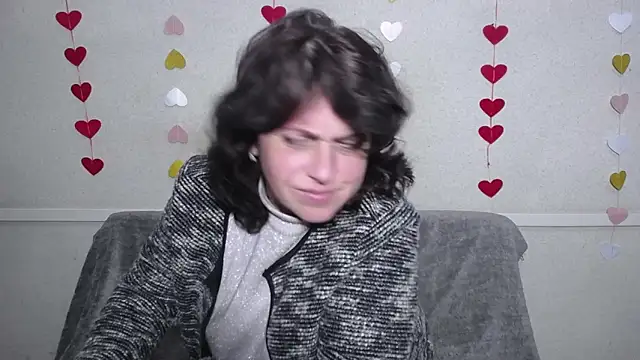 Snapshot of LuciaMii chatting on 02.20.25 LuciaMii online show from 02.20.25