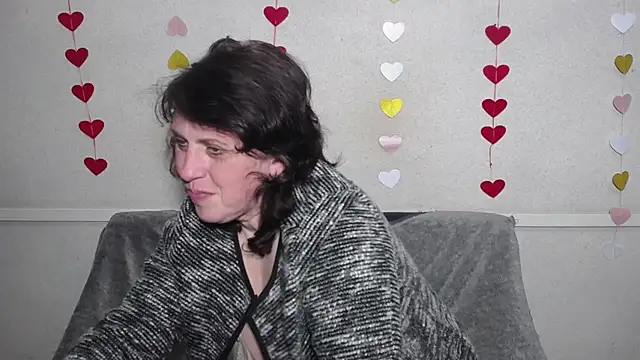 Snapshot of LuciaMii chatting on 02.20.25 LuciaMii online show from 02.20.25