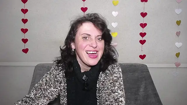 Snapshot of LuciaMii chatting on 02.22.25 LuciaMii online show from 02.22.25