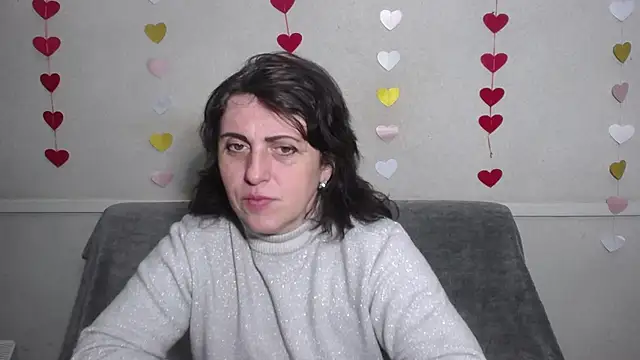 Snapshot of LuciaMii chatting on 02.24.25 LuciaMii online show from 02.24.25
