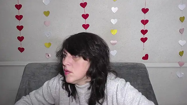 Snapshot of LuciaMii chatting on 02.25.25 LuciaMii online show from 02.25.25