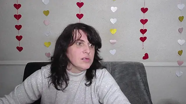 Snapshot of LuciaMii chatting on 02.26.25 LuciaMii online show from 02.26.25