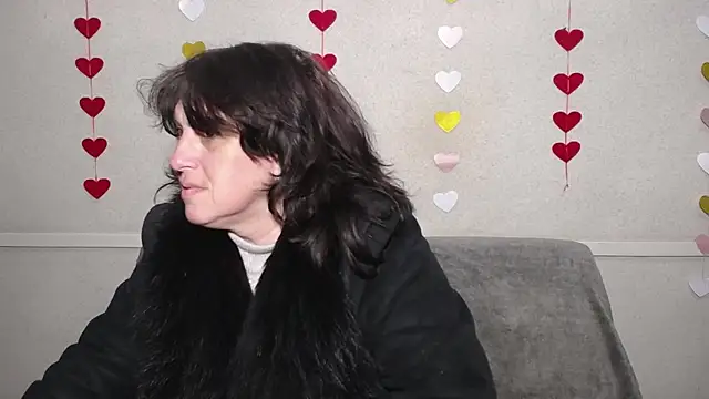 Snapshot of LuciaMii chatting on 02.28.25 LuciaMii online show from 02.28.25