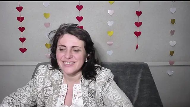 Snapshot of LuciaMii chatting on 03.04.25 LuciaMii online show from 03.04.25